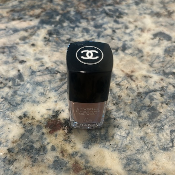 CHANEL Earthy Taupe Nail Polish - Picture 2 of 4